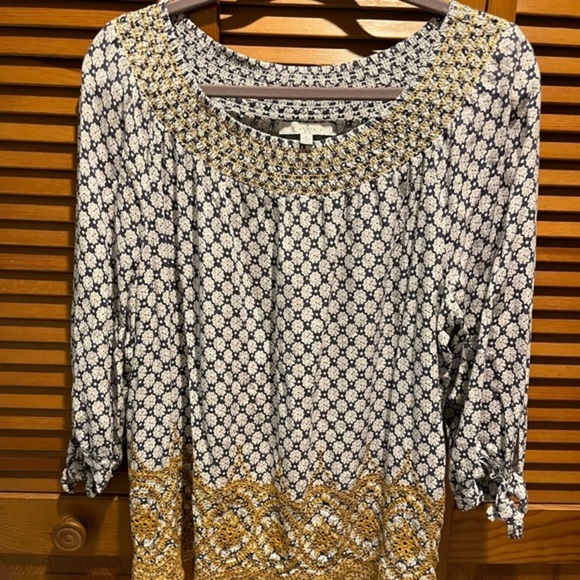 113. WOMENS FEVER L DETAIL TOP - Picture 1 of 8